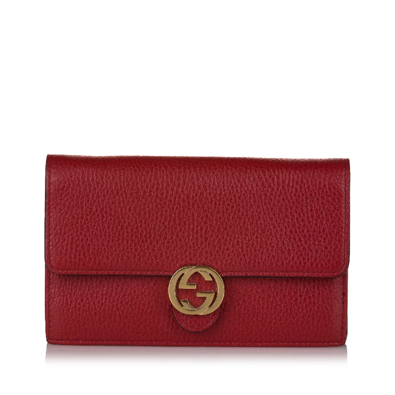 Gucci backpacks for women with a sleek silhouetteGucci Interlocking G Wallet On Chain Red