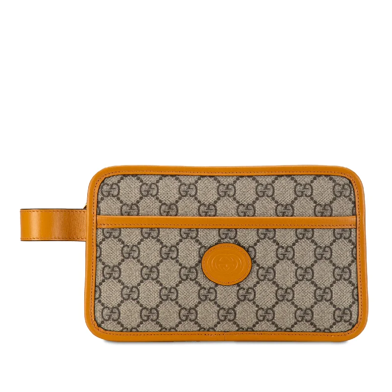 Women Gucci bags with a snap - button closure and a decorative charmBrown Gucci GG Supreme Interlocking G Clutch