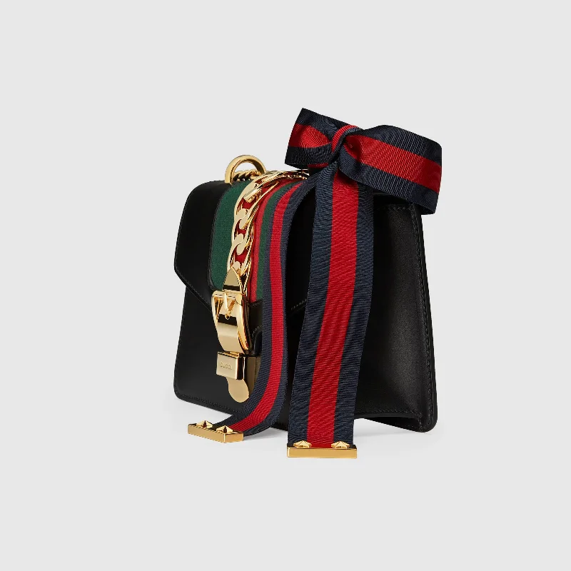 Gucci Marmont bags for women with quilted leather exteriorsGucci SyLouis Vuittonie Leather Mini Chain Bag Black