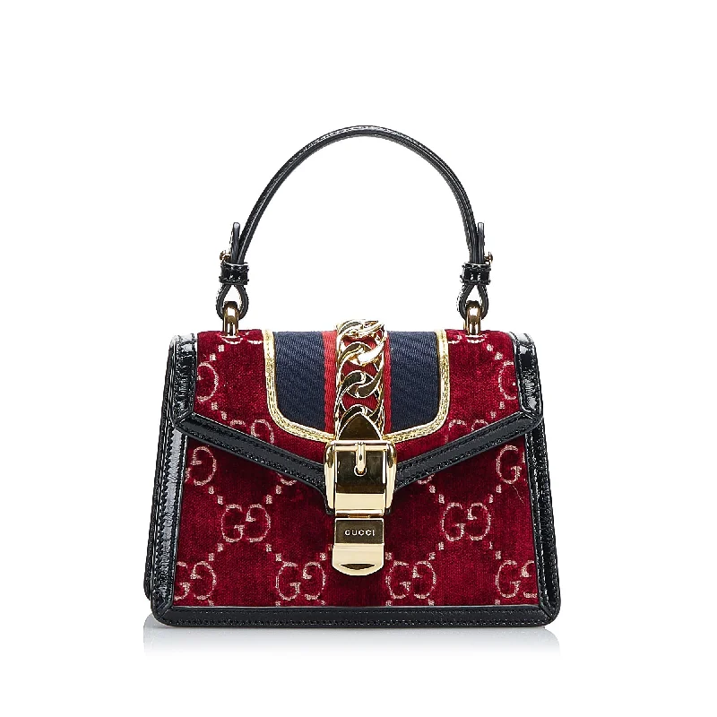 Women Gucci bags with a front - zip pocket for small itemsGucci Sylvie Mini Red Velvet