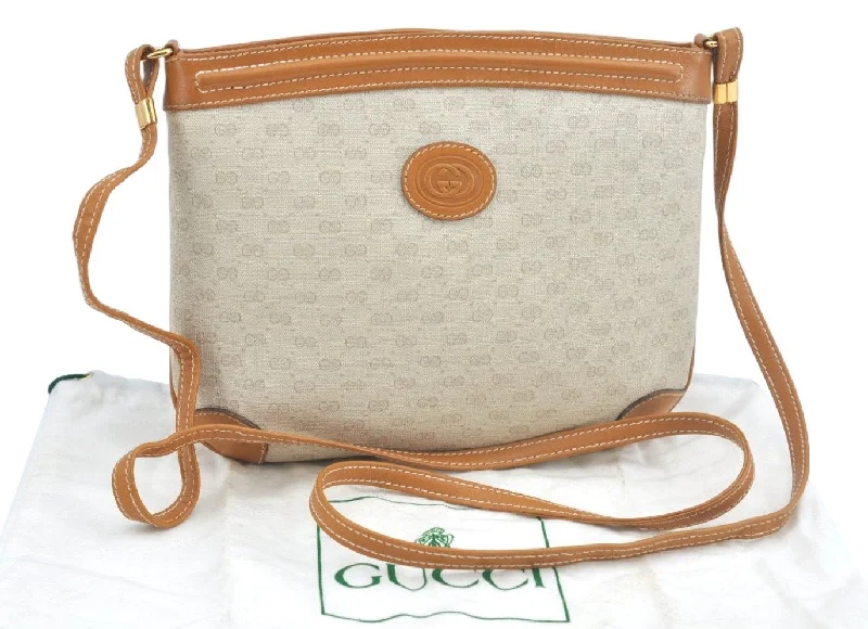 Women Gucci bags with a snap - button closure and a decorative charmAuthentic GUCCI Micro GG PVC Leather Shoulder Cross Body Bag Purse White L0679