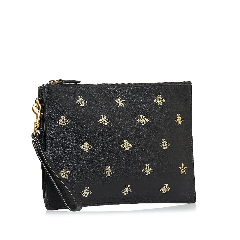 Women Gucci tote bags in GG Supreme canvas for a branded feelGucci Bee Star Clutch (SHG-yQxXBk)