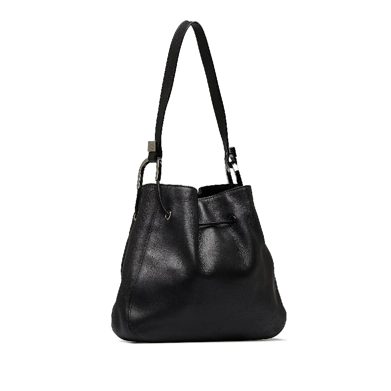 Women Gucci bags with a chain - link trim and a leather bodyGucci Shoulder Bag Black Leather