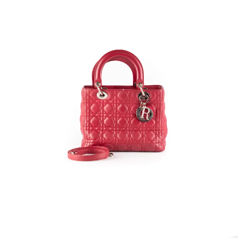 Fashion - forward Christian Dior tote bags for the modern womanDior Medium Lady Dior Bag Red