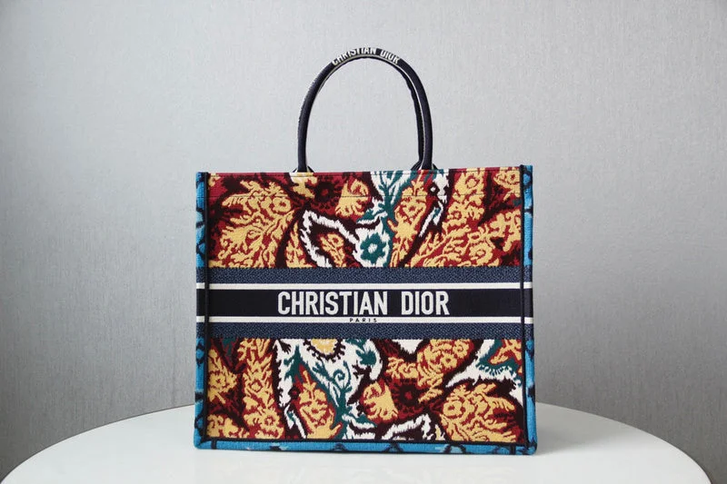 Trendsetting Christian Dior crossbody bags with a colorful strapChristian Dior  Bags - 3768