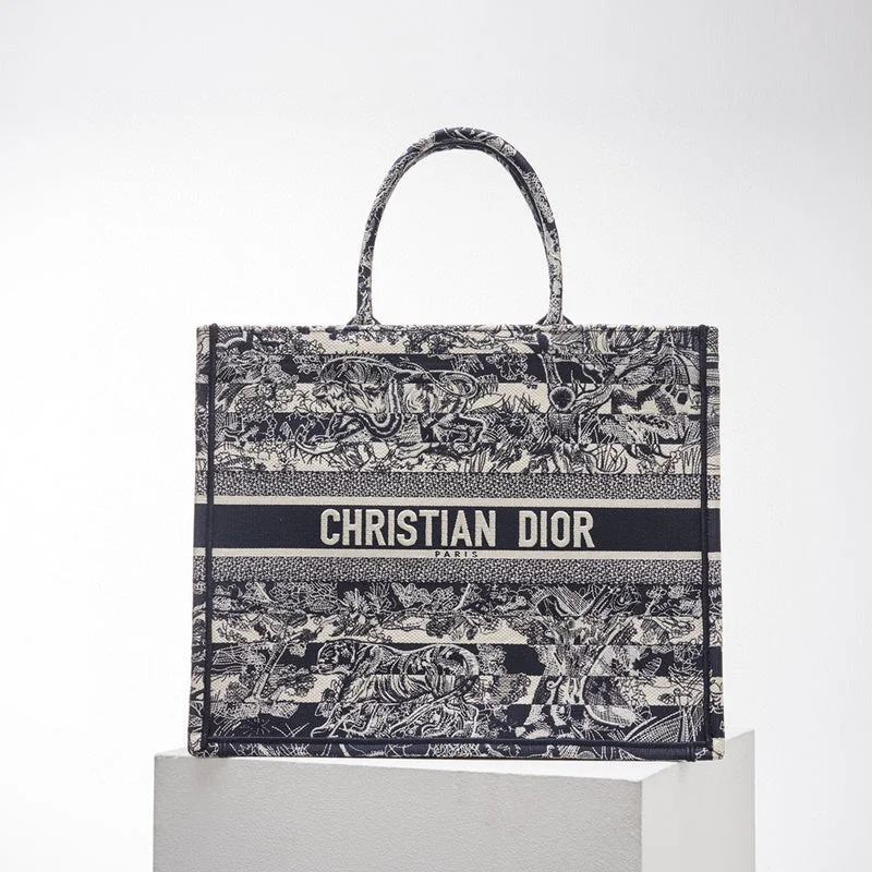 Christian Dior handbags with a detachable mirror for on - the - go touch - upsChristian Dior  Bags - 3785