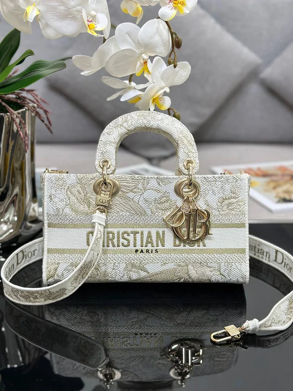 Fashion - forward Christian Dior tote bags for the modern womanChristian Dior  Bags - 380