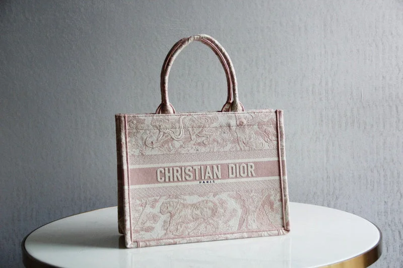 Christian Dior crossbody bags with a front - flap pocket for easy accessChristian Dior  Bags - 3805