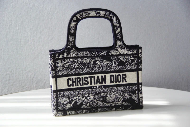 Christian Dior handbags with a removable shoulder strap for versatilityChristian Dior  Bags - 3820