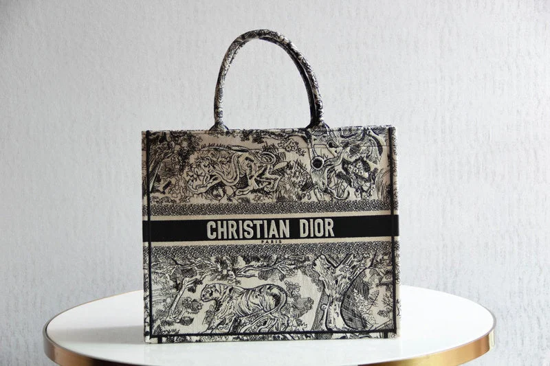 Fashion - forward Christian Dior tote bags for the modern womanChristian Dior  Bags - 3821