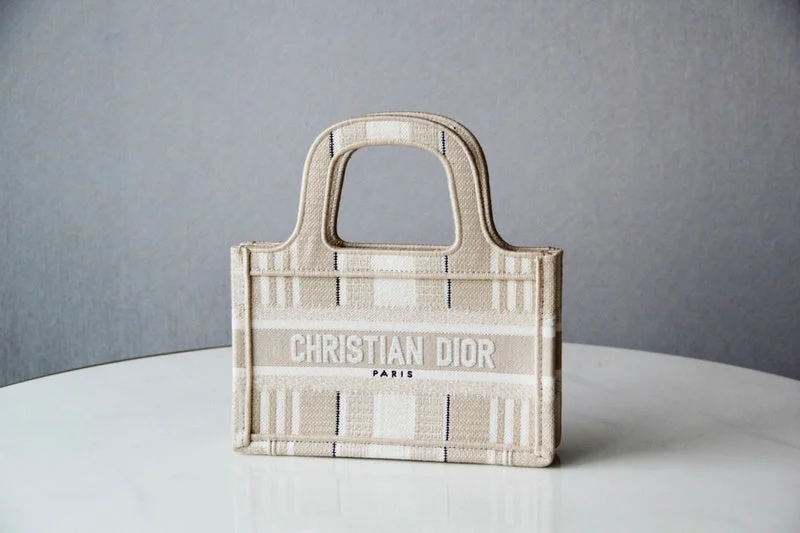 Luxury Christian Dior crossbody bags with a chain - link strapChristian Dior  Bags - 3833