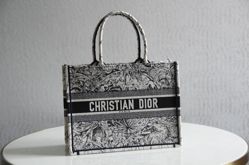 Christian Dior handbags with a removable shoulder strap for versatilityChristian Dior  Bags - 3841