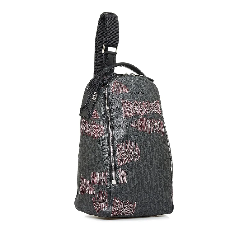 Christian Dior bags with a zip - top closure and multiple compartmentsDior Darklight Stitched Sling Backpack (SHG-bjo6Gu)