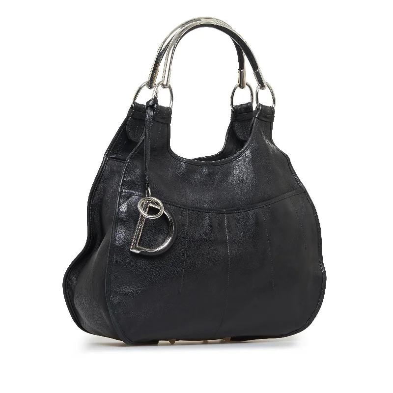 Christian Dior Saddle bags with a patent leather finish for a shiny lookDior Dior 61 Shoulder Bag (SHG-z4zCT7)