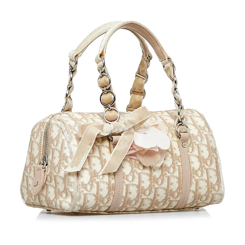 Christian Dior bags with a quilted pattern and gold - toned hardwareDior Dior Oblique Romantique Handbag (SHG-g9ZOSb)