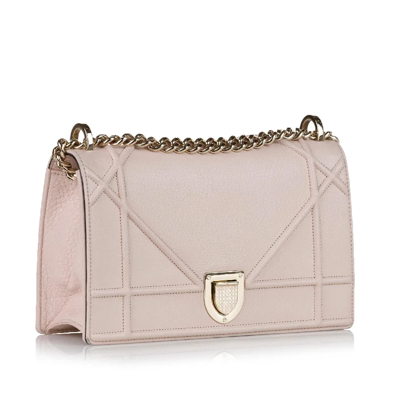 Christian Dior handbags with a detachable mirror for on - the - go touch - upsDior Diorama Small (SHG-33832)