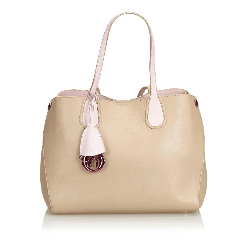 Christian Dior tote bags with a double - handle and shoulder - strap optionDior Leather Addict Tote  (SHG-10001)